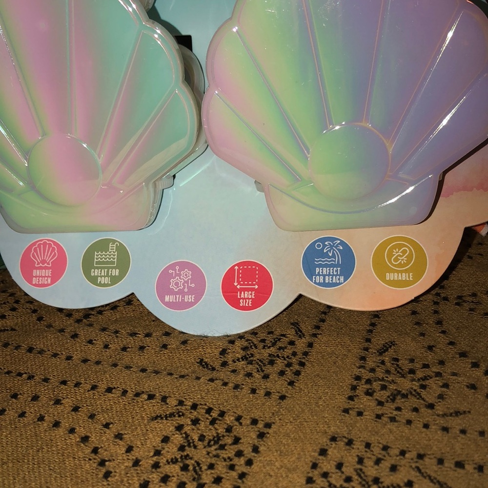 ROAM Iridescent SeaShell Beach Towel Clips Set of 4 - Picture 6 of 9